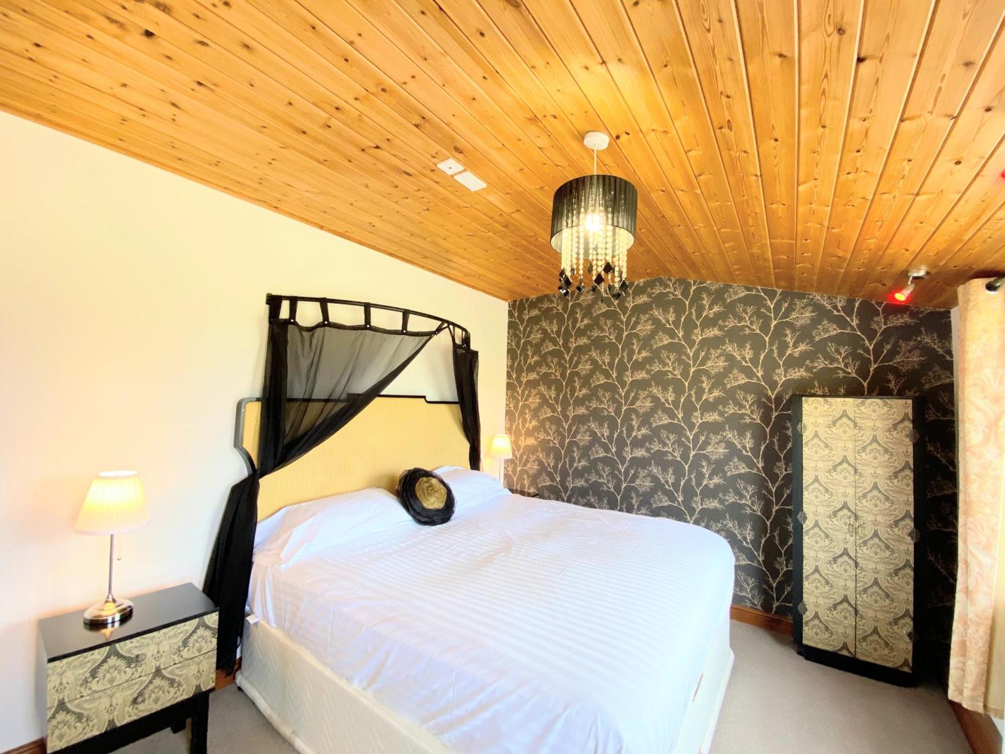 Torridon 12 With Private Hot Tub - Fife - Loch Leven - Lomond Hills Vila Kelty Exterior foto