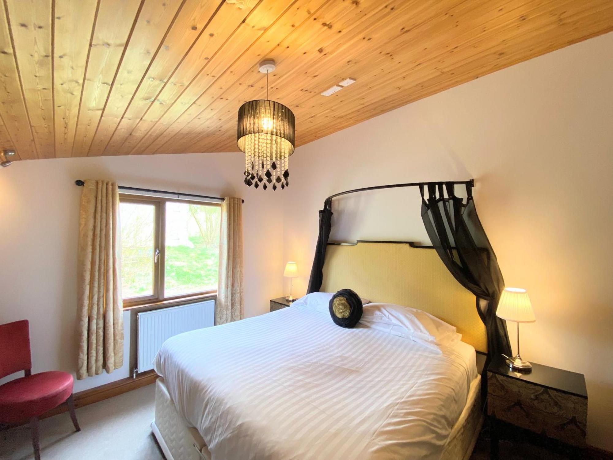 Torridon 12 With Private Hot Tub - Fife - Loch Leven - Lomond Hills Vila Kelty Exterior foto