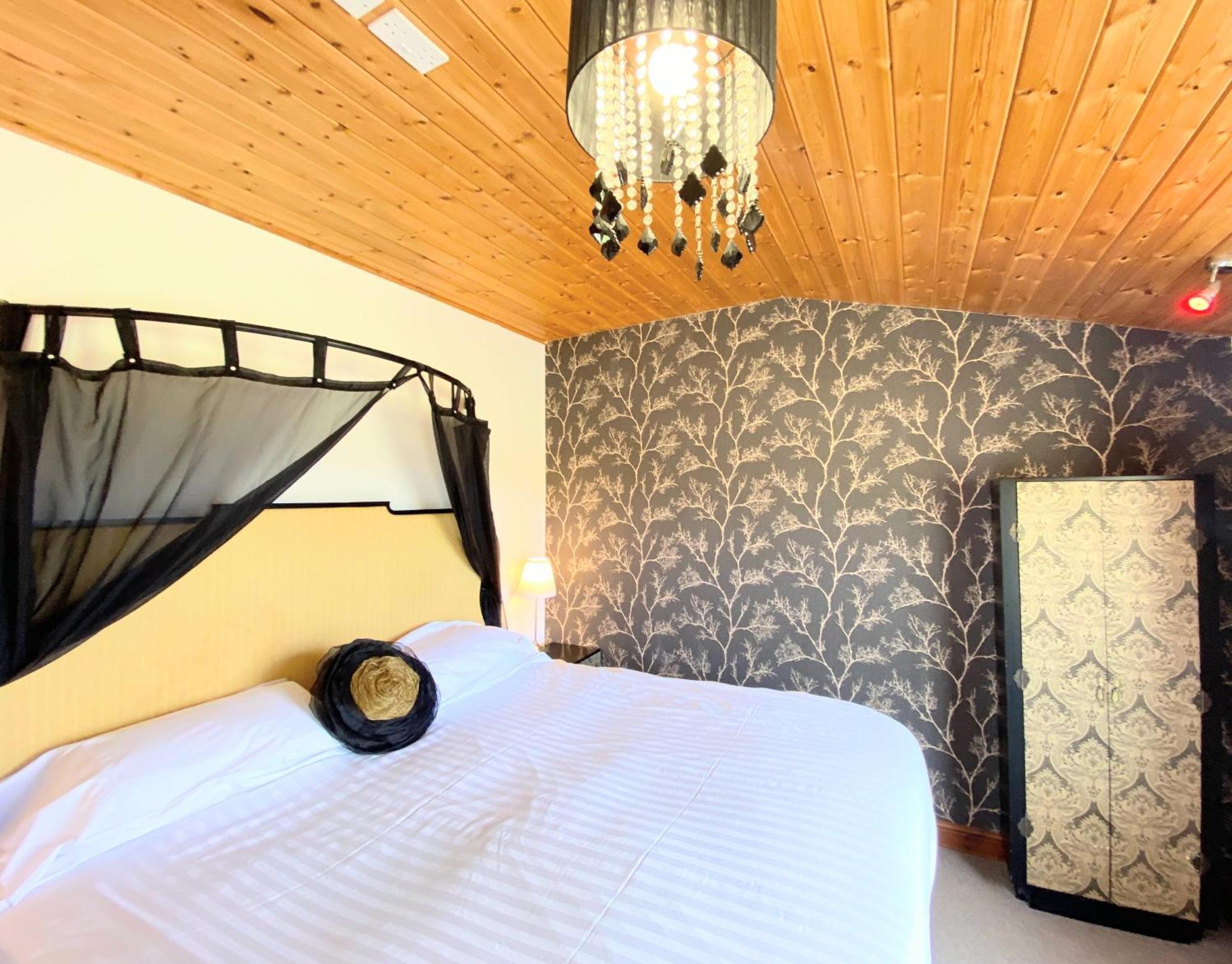 Torridon 12 With Private Hot Tub - Fife - Loch Leven - Lomond Hills Vila Kelty Exterior foto