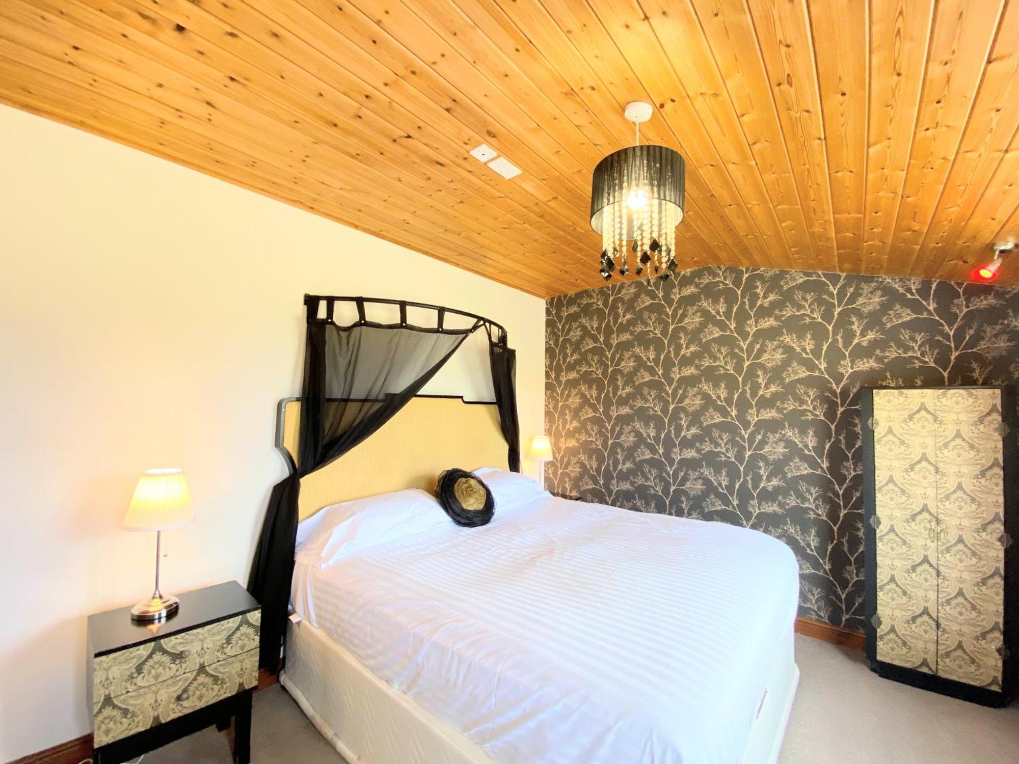 Torridon 12 With Private Hot Tub - Fife - Loch Leven - Lomond Hills Vila Kelty Exterior foto