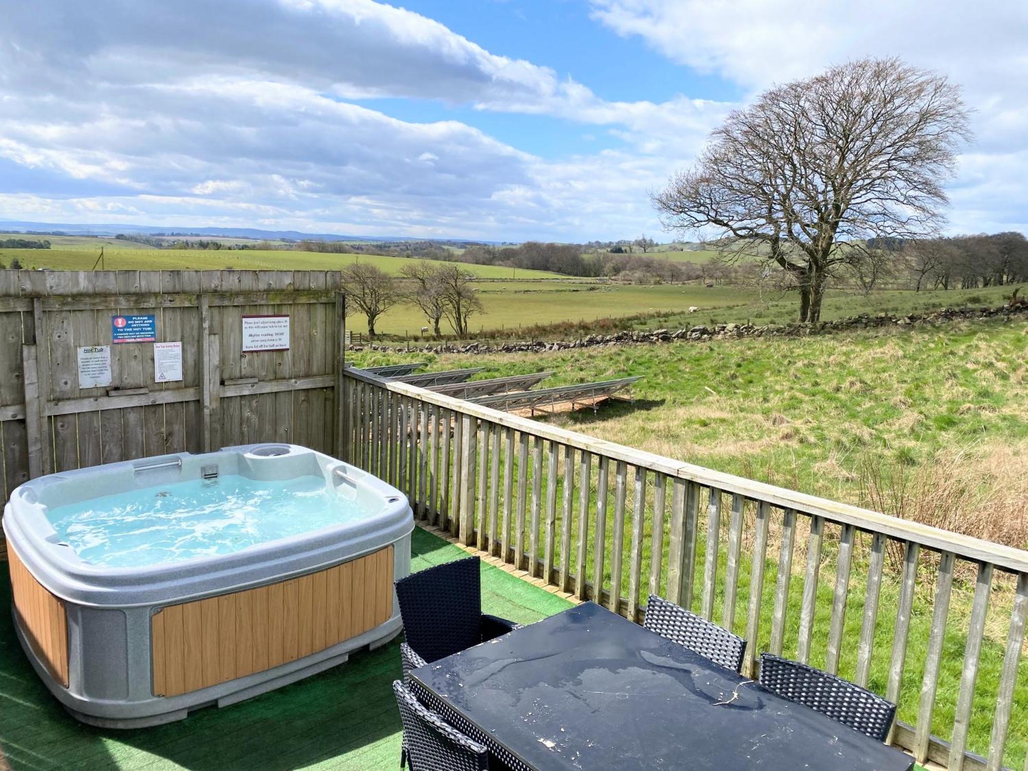 Torridon 12 With Private Hot Tub - Fife - Loch Leven - Lomond Hills Vila Kelty Exterior foto