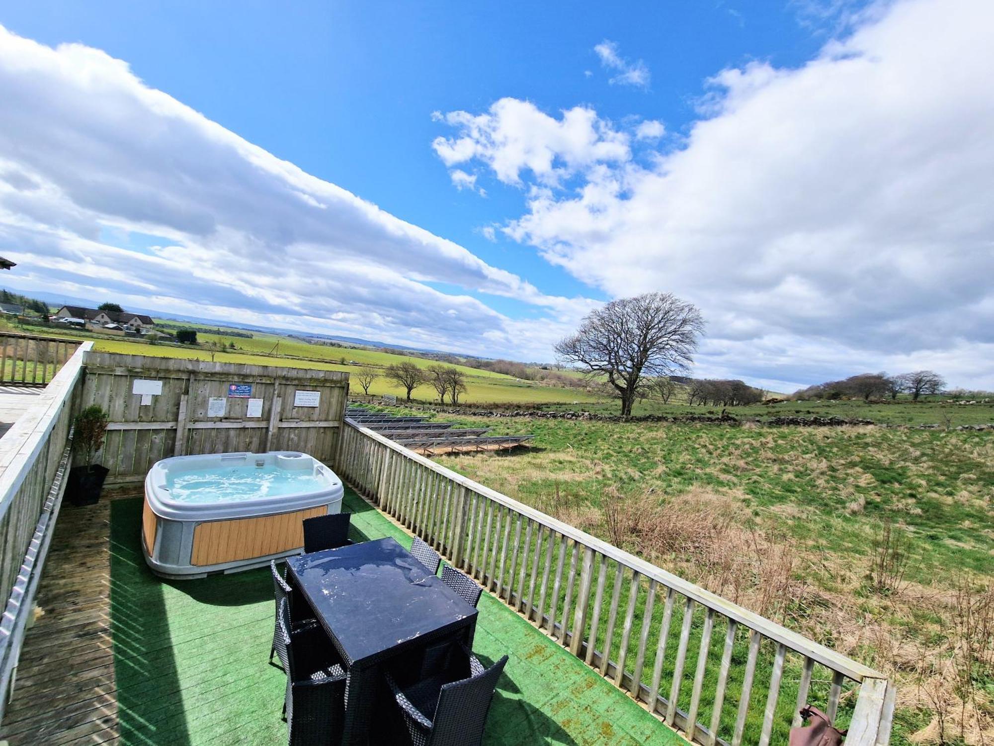 Torridon 12 With Private Hot Tub - Fife - Loch Leven - Lomond Hills Vila Kelty Exterior foto